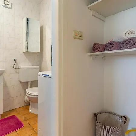 شقة Olga's Place-new 200 Mt From The Sea بولا