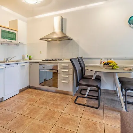 Olga's Place-new 200 Mt From The Sea بولا