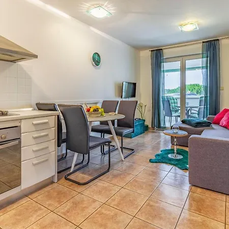 Olga's Place-new 200 Mt From The Sea بولا